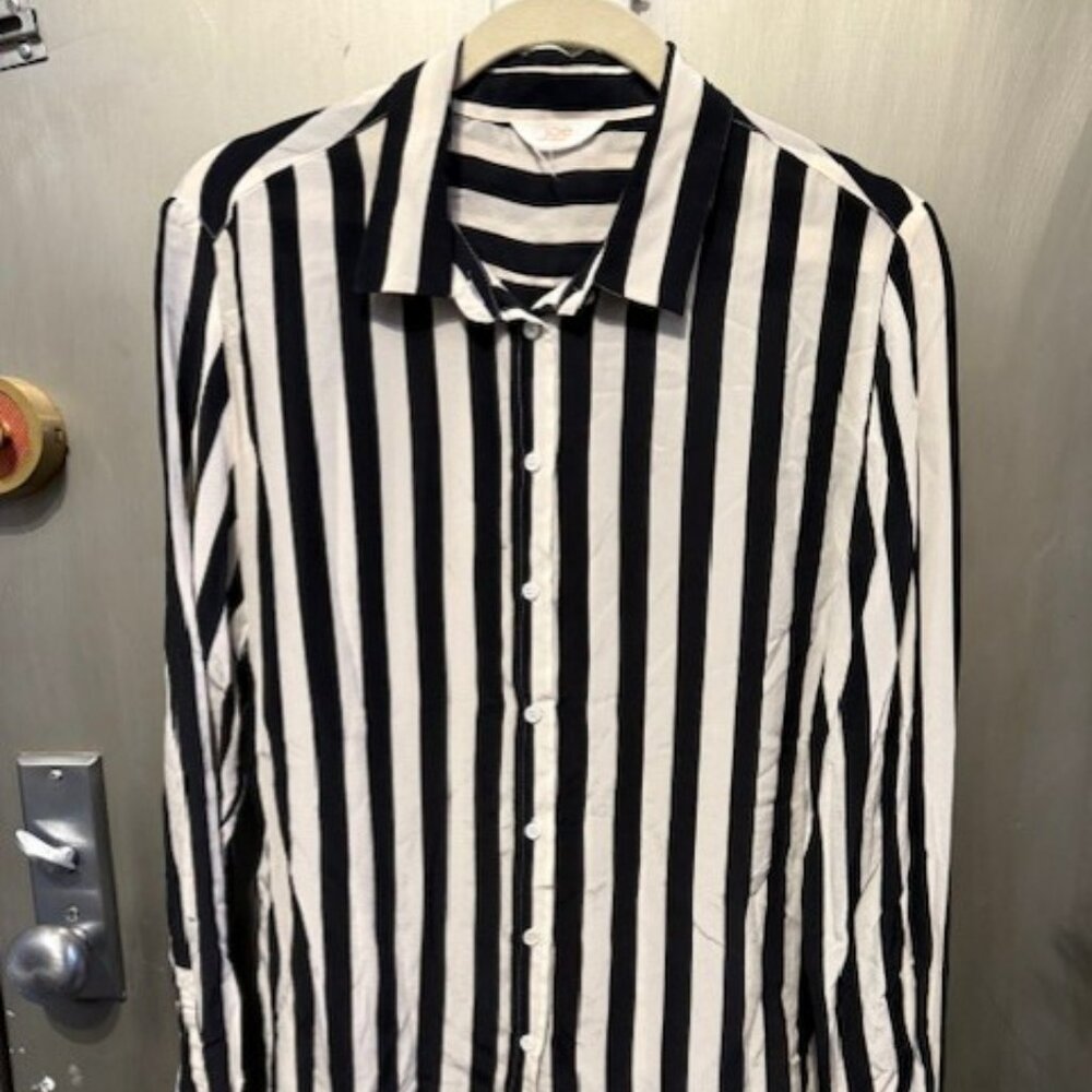 Silk blend Black & White Stripe button front blouse - Picture 2 of 16